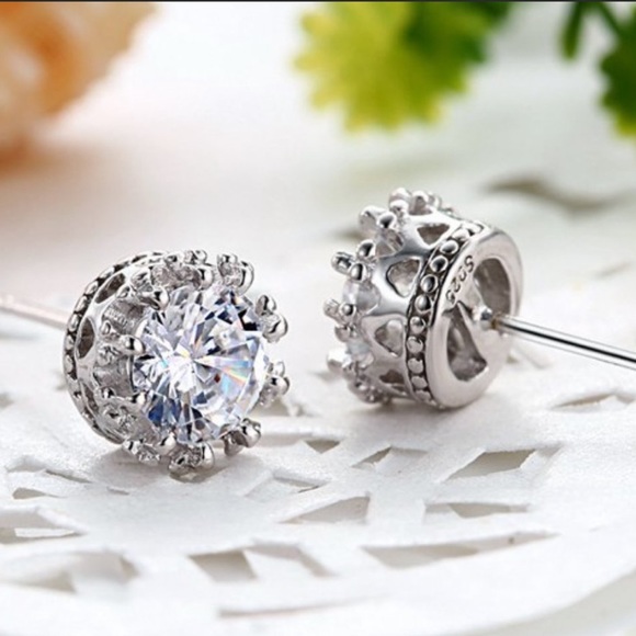 Jewelry - NEW 925 STERLING SILVER DIAMOND STUD EARNINGS